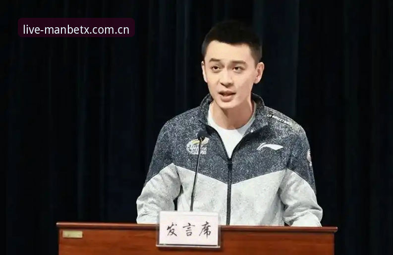 C罗压力大？别急着跟着喊，先想想杨鸣这番话的潜台词